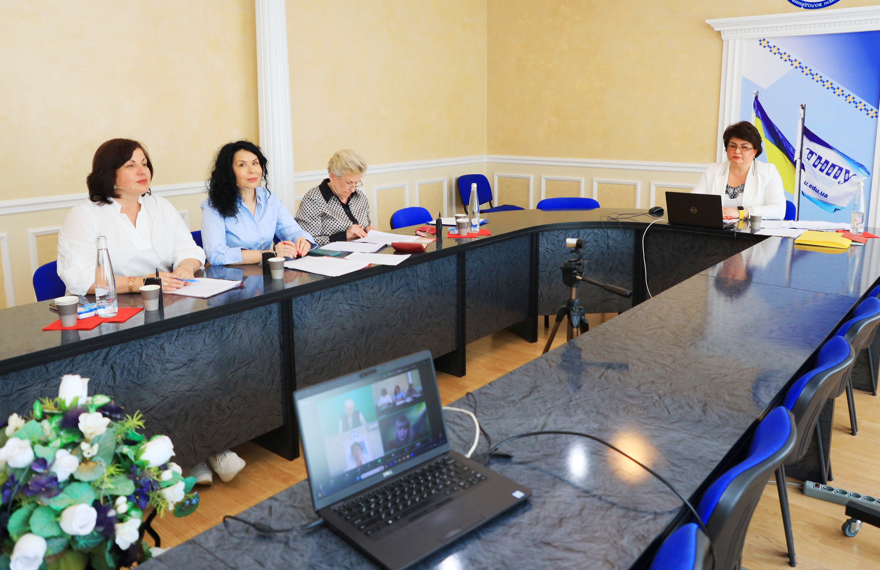  Триває засідання разової спеціалізованої вченої ради.JPG